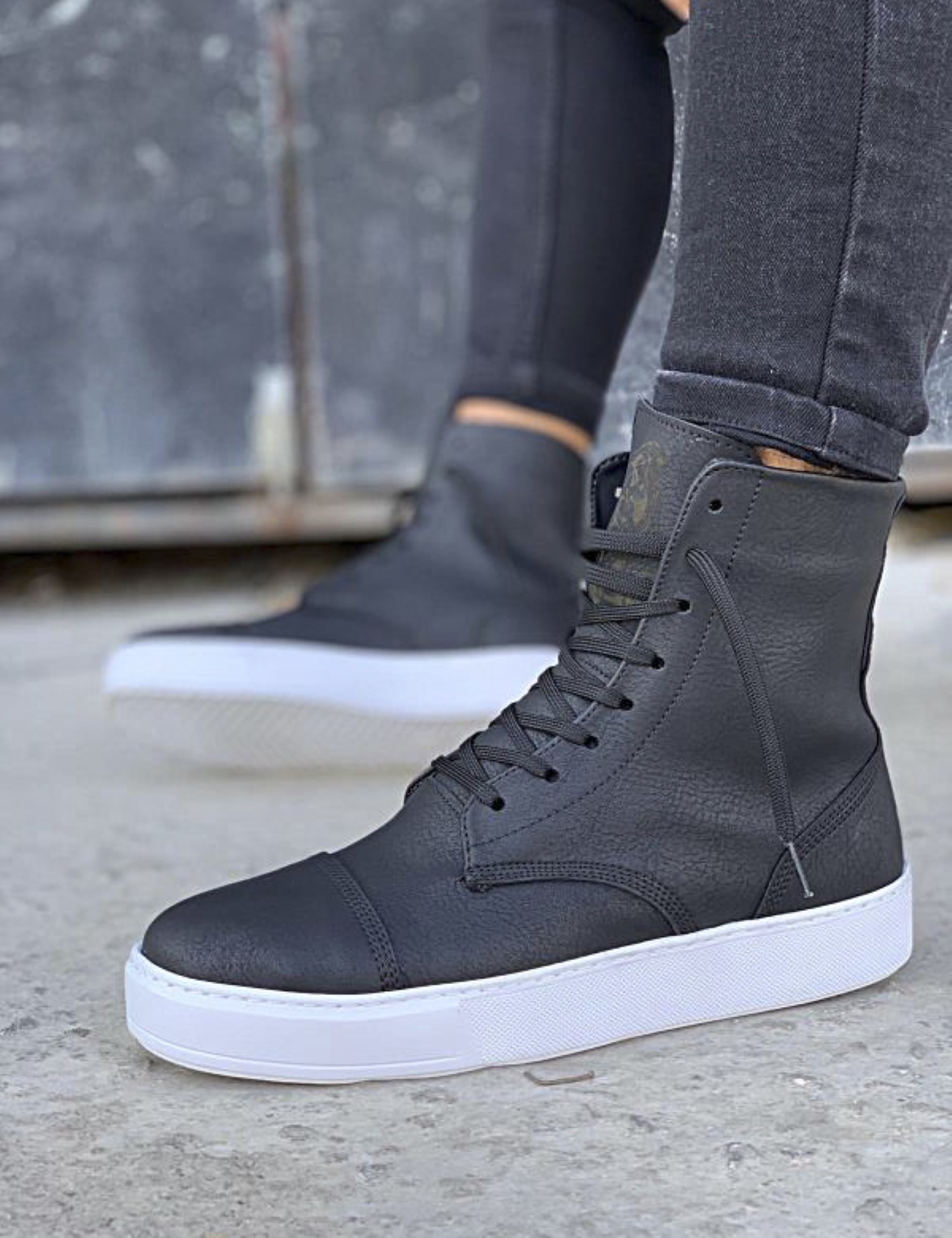 Ανδρικά ασπρόμαυρα μποτάκια δερματίνη KN022 φωτογραφία